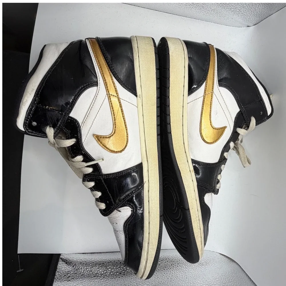 Air Jordan 1 Mid SE‎ Metallic Gold White Black Sz Mens 10.5 US